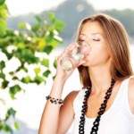 6+1 τρόποι για να πίνετε περισσότερο νερό
