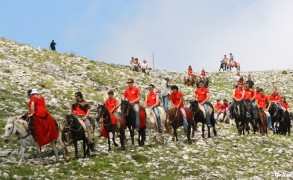 Ημέρα του Αγίου Πνεύματος:”Πάρτε τα βουνά και γιορτάστε με έθιμα ξεχωριστά!”