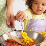 Όσα παιδιά συμμετέχουν στην προετοιμασία του γεύματος τρώνε καλύτερα 