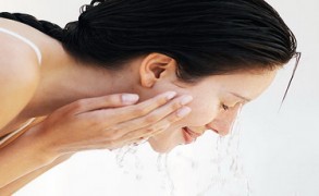 10 συνήθειες που βλάπτουν το δέρμα μας