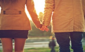 3 Μοτίβα αλληλεπίδρασης που σε απομακρύνουν από τον σύντροφό σου