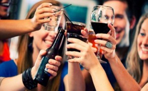 Τι κρύβει το social drinking