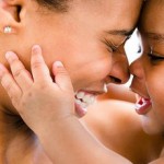Ωκυτοκίνη: Η oρμόνη που διδάσκει τον μητρικό εγκέφαλο να ανταποκρίνεται στις ανάγκες των παιδιών
